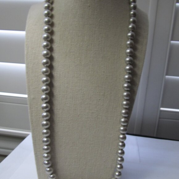Vintage 50's Plastic Pop Bead Gray Necklace 30" - Picture 6 of 6